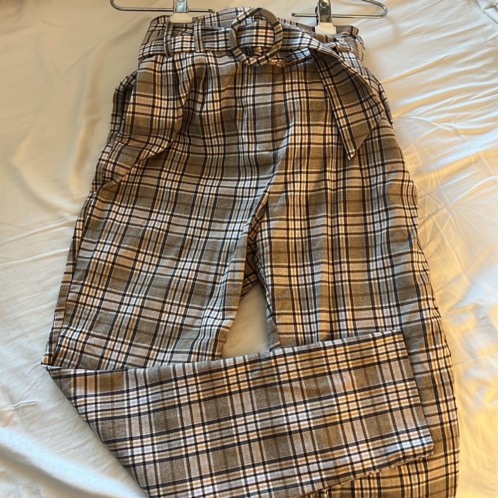 Like new easy to wear perfect with white/light pink/brown shirts light fabric - Picture 2 of 4